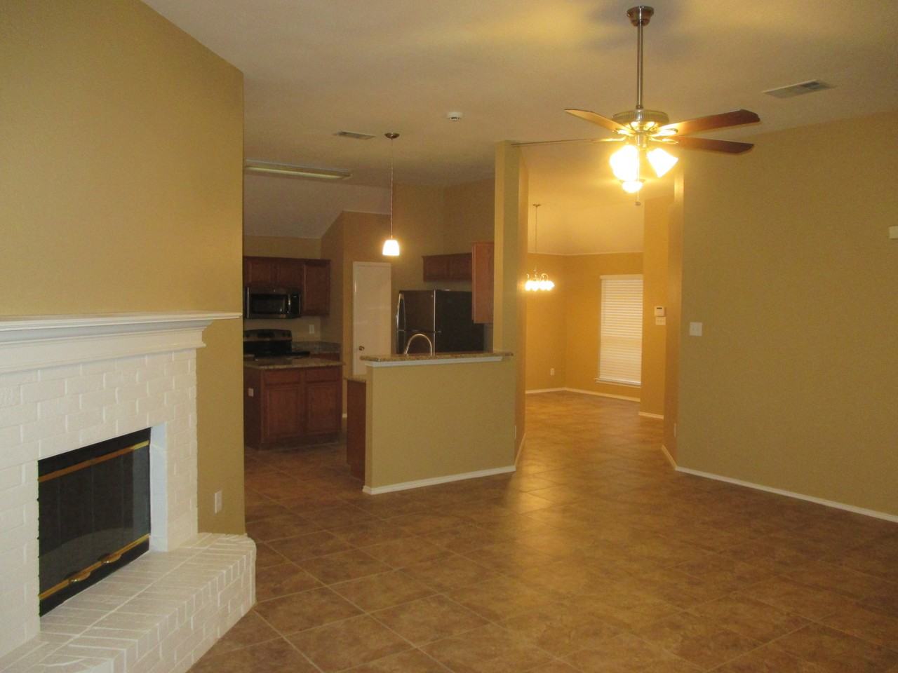 1744 Gentry St - Photo 3 of 17