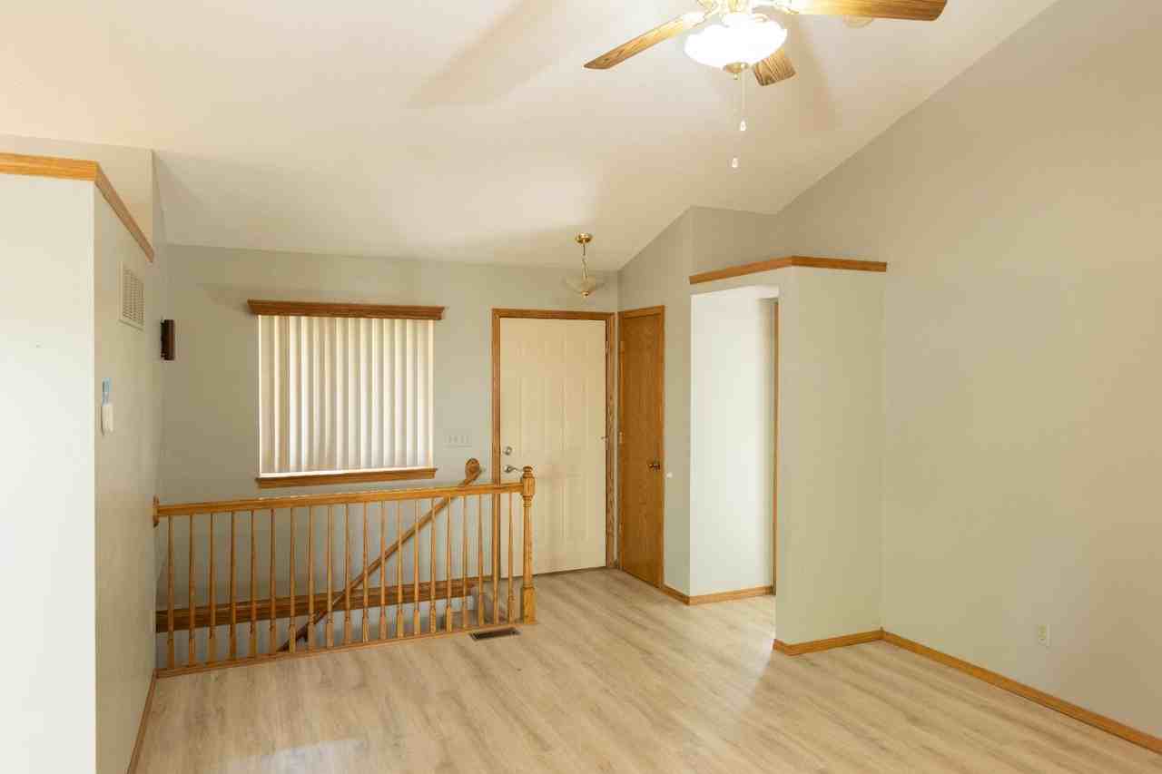 1106 S Longford St - Photo 4 of 20