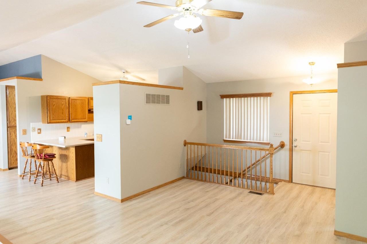 1106 S Longford St - Photo 7 of 20