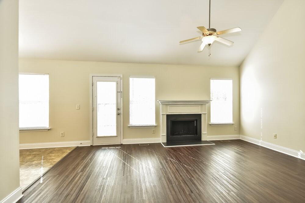 1565 Bridgecrest Dr - Photo 4 of 17