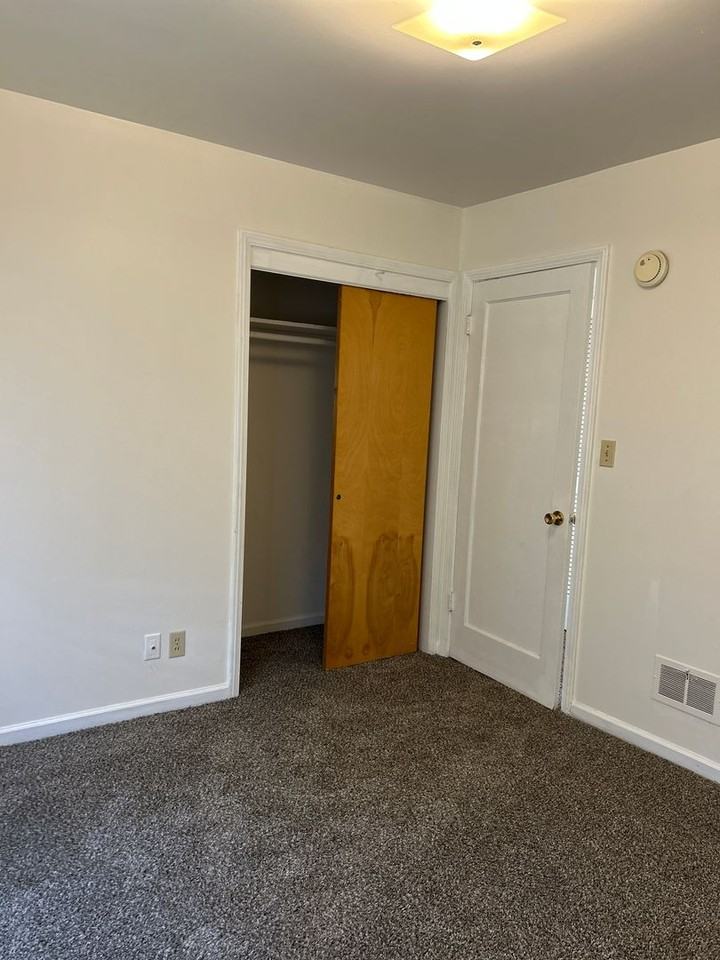 214 W 2nd St - Photo 7 of 13