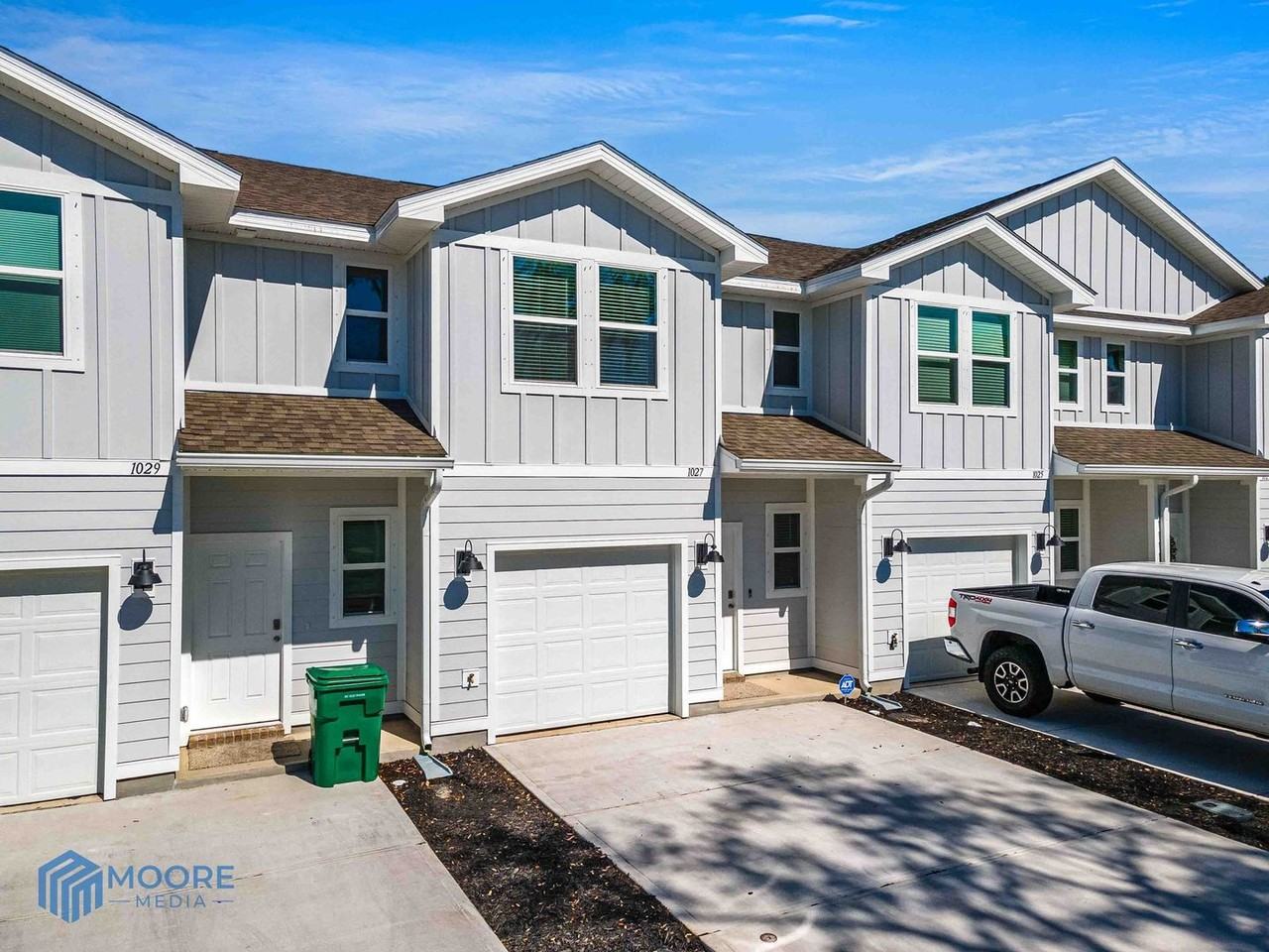 1027 Mclaren Cir - Photo 2 of 29