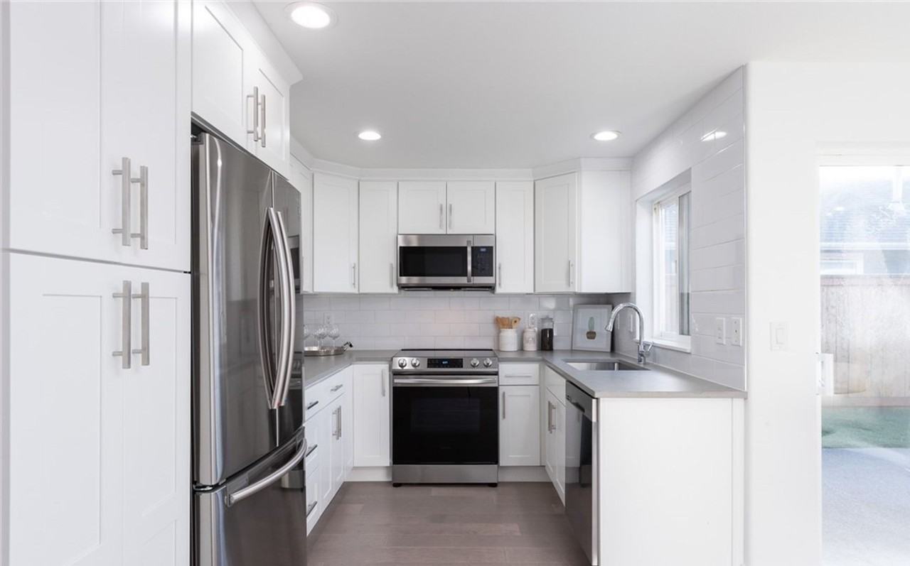 945 1st Ave N - Photo 4 of 19