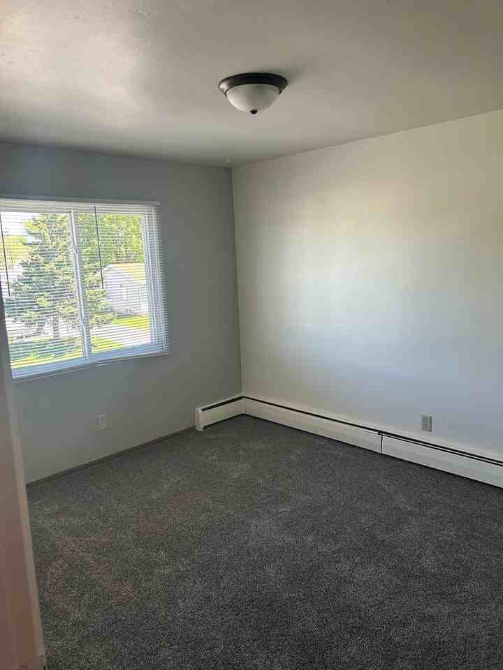 1024 Hunt Ave - Photo 7 of 8