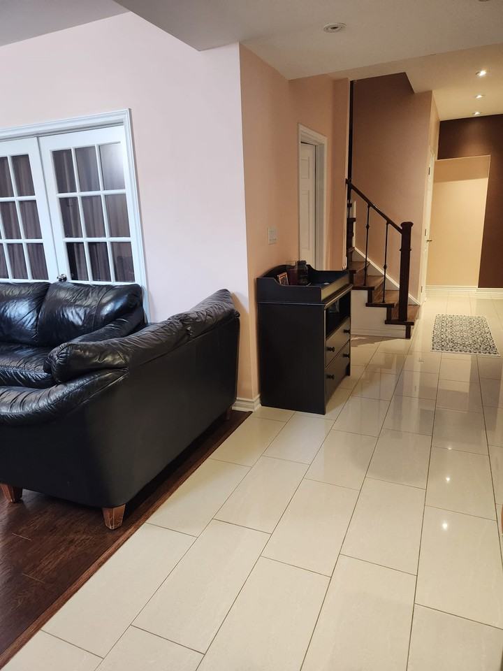 19 Dunrobin Crescent - Photo 2 of 11