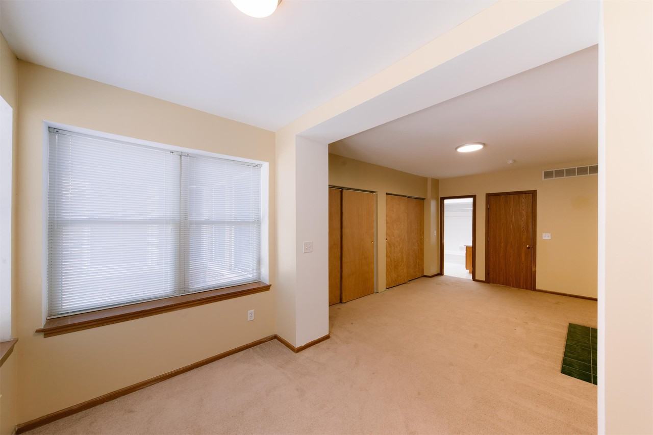 252 S Washington Ave - Photo 5 of 50