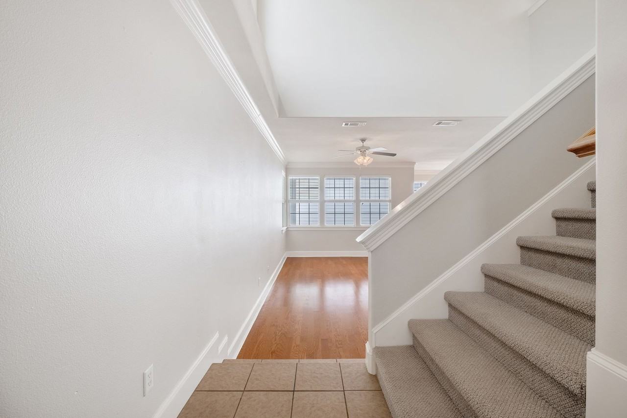 6715 Windrift Way #8 - Photo 4 of 27
