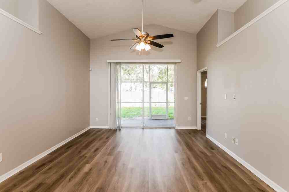 466 Valencia Place Cir - Photo 3 of 16