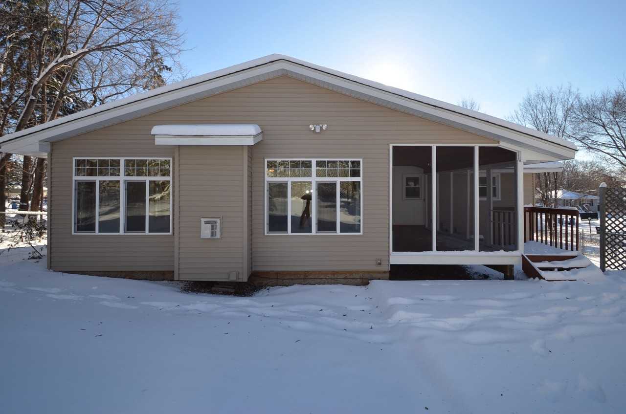 533 Bean St - Photo 2 of 14