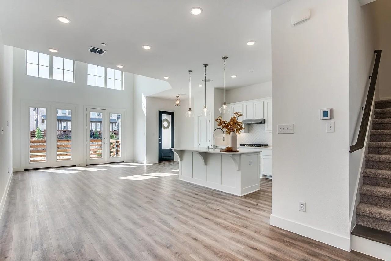 409 Blue Creek Cv - Photo 2 of 12