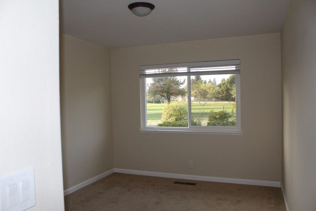 9460 Cherry Hills Lane - Photo 5 of 11