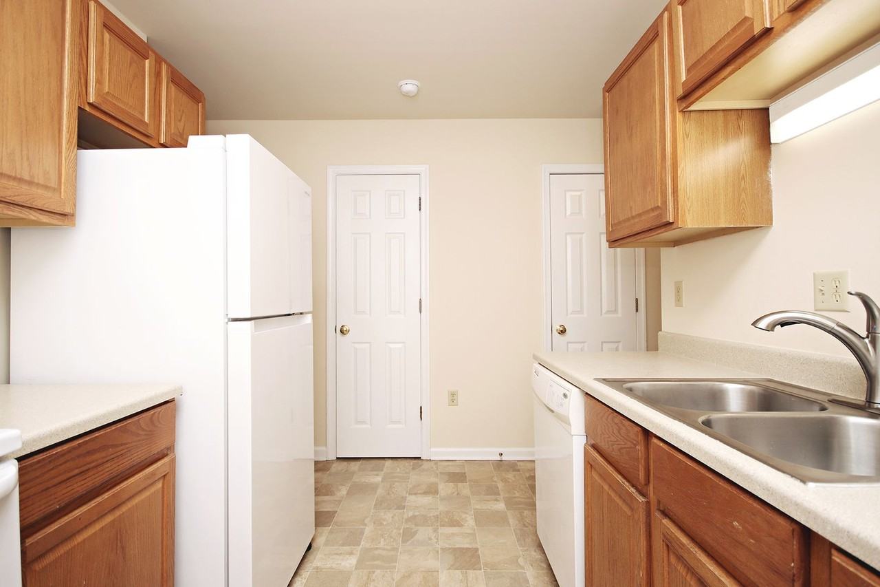 202 Stribling Ave #B - Photo 5 of 18