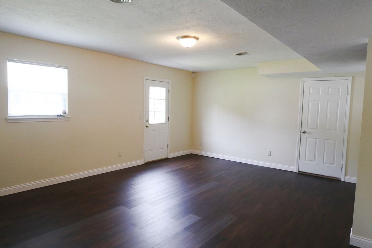 582 Clever Heights Ct - Photo 7 of 11