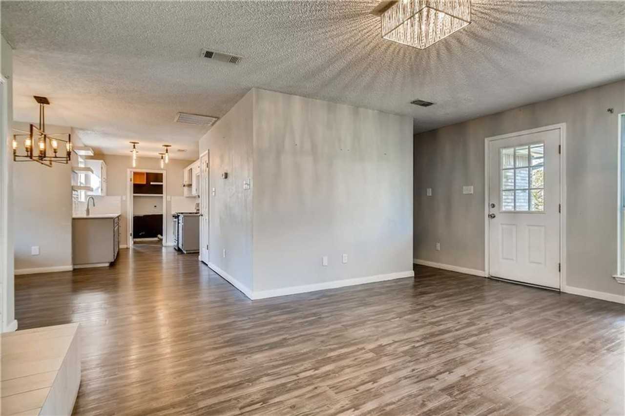 2406 Stirrup Dr - Photo 2 of 24