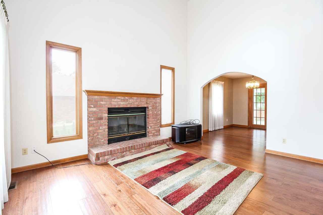 1724 Tanglewood Dr - Photo 4 of 27