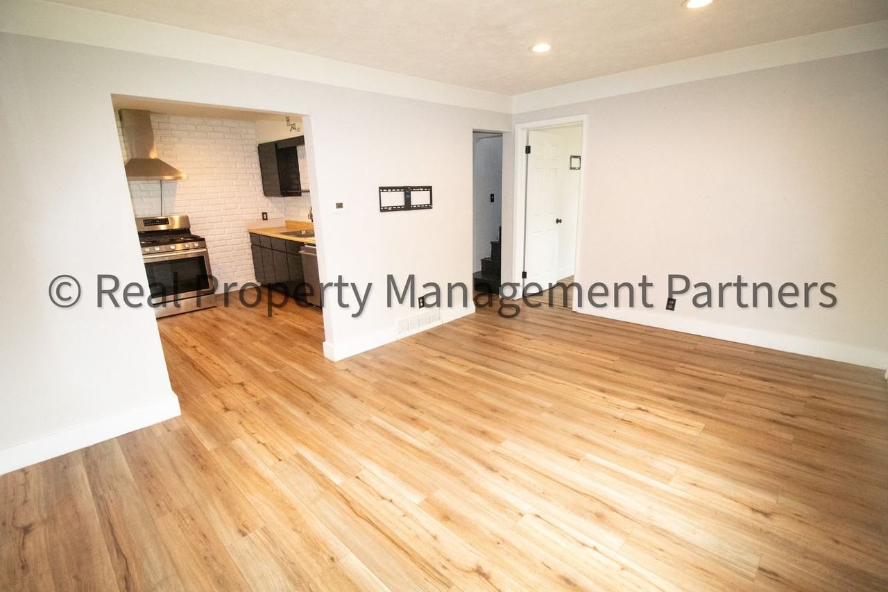 124 Nancy St Se - Photo 3 of 23