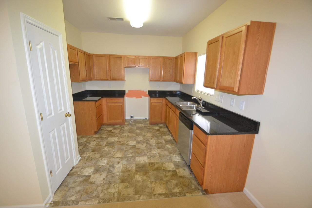 6319 Green Vista Ct - Photo 3 of 9