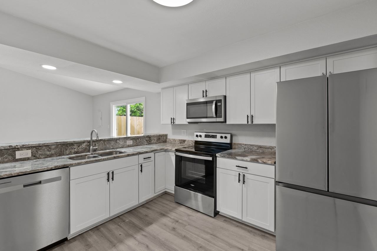 871 Riverbend Rd #NA - Photo 4 of 32