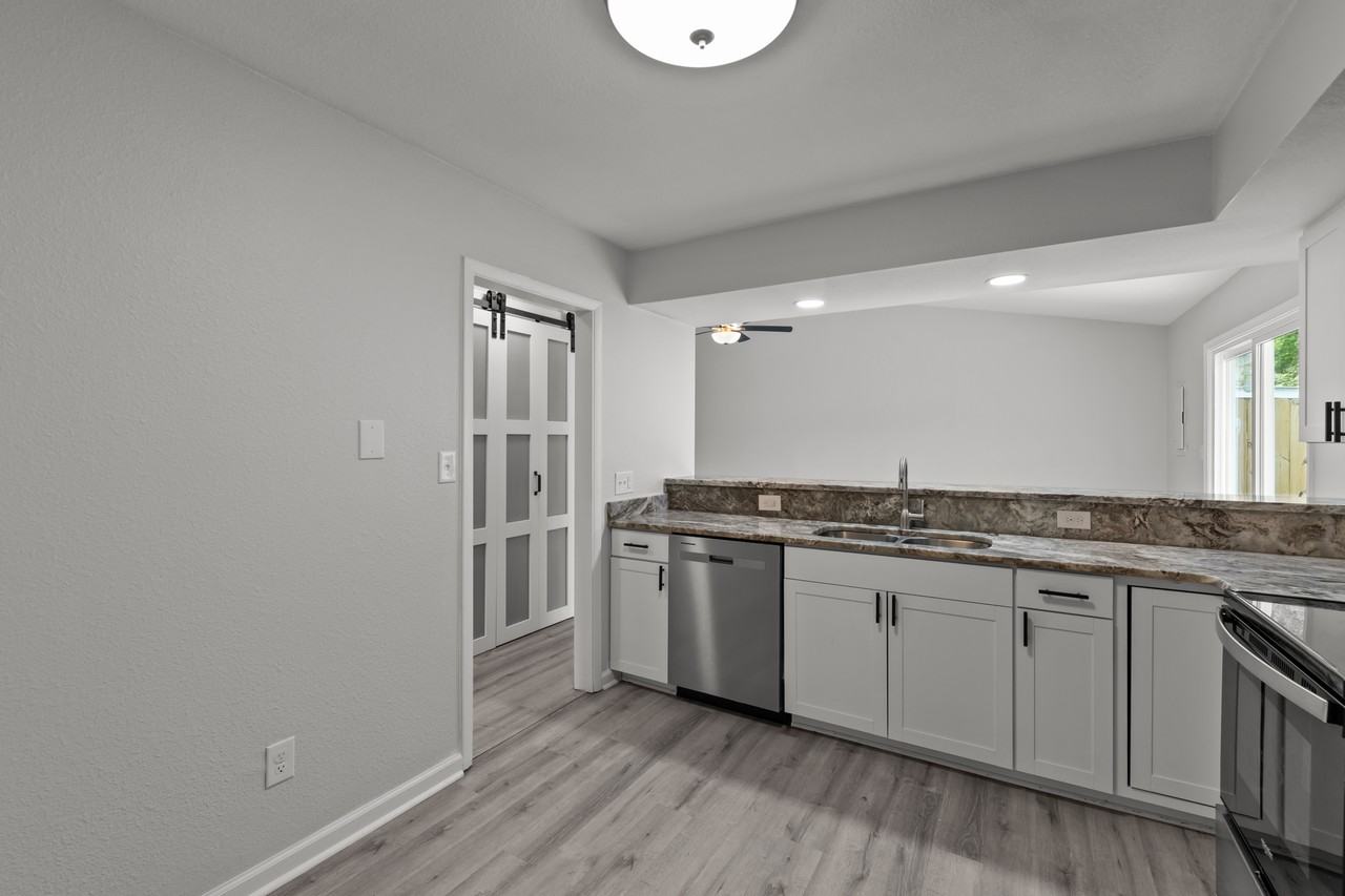 871 Riverbend Rd #NA - Photo 5 of 32