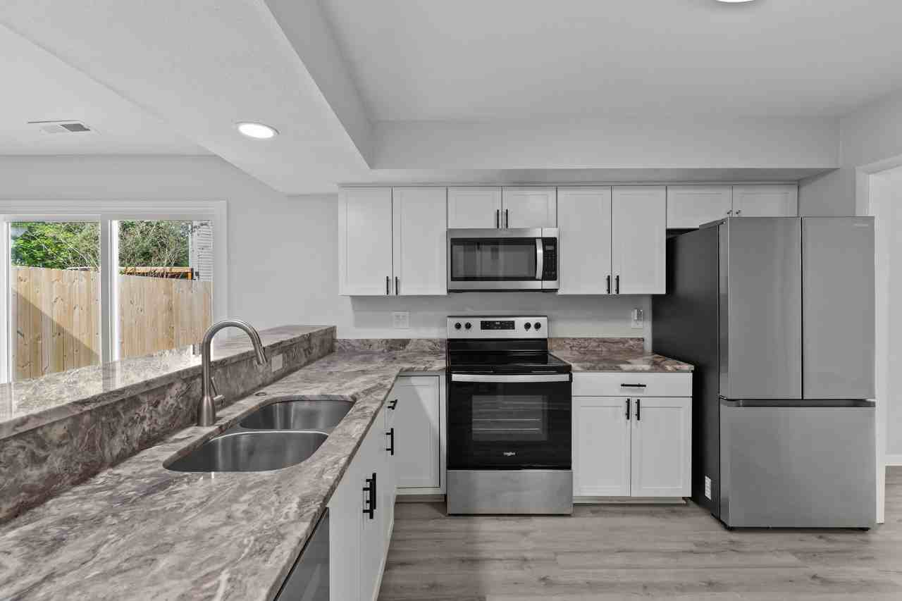 871 Riverbend Rd #NA - Photo 6 of 32