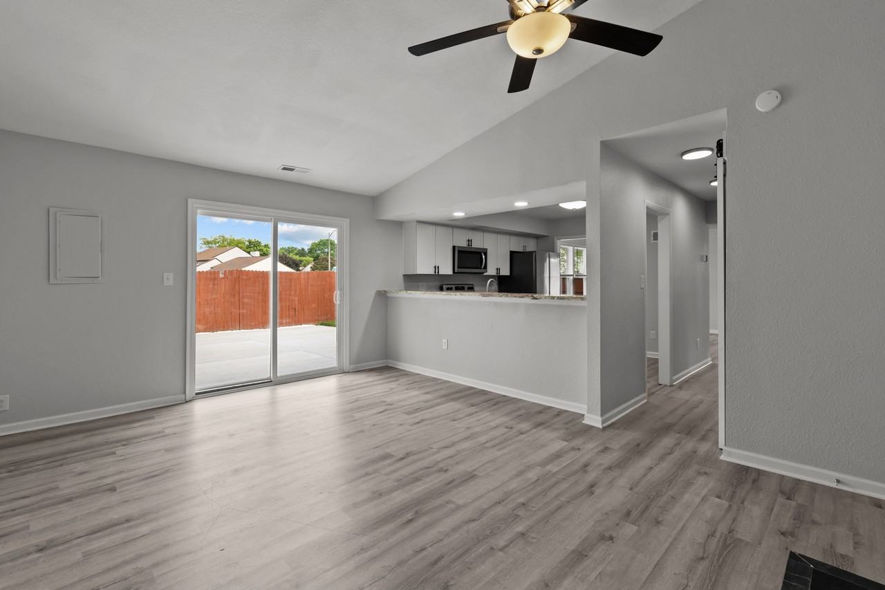 871 Riverbend Rd #NA - Photo 7 of 32