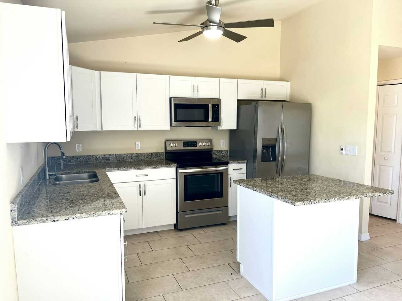 704 Northeast 2nd Place - Photo 2 of 16