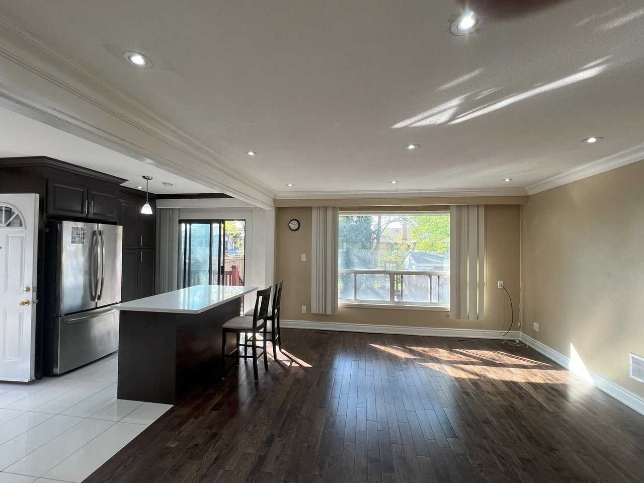 10 Burgby Avenue #Upper