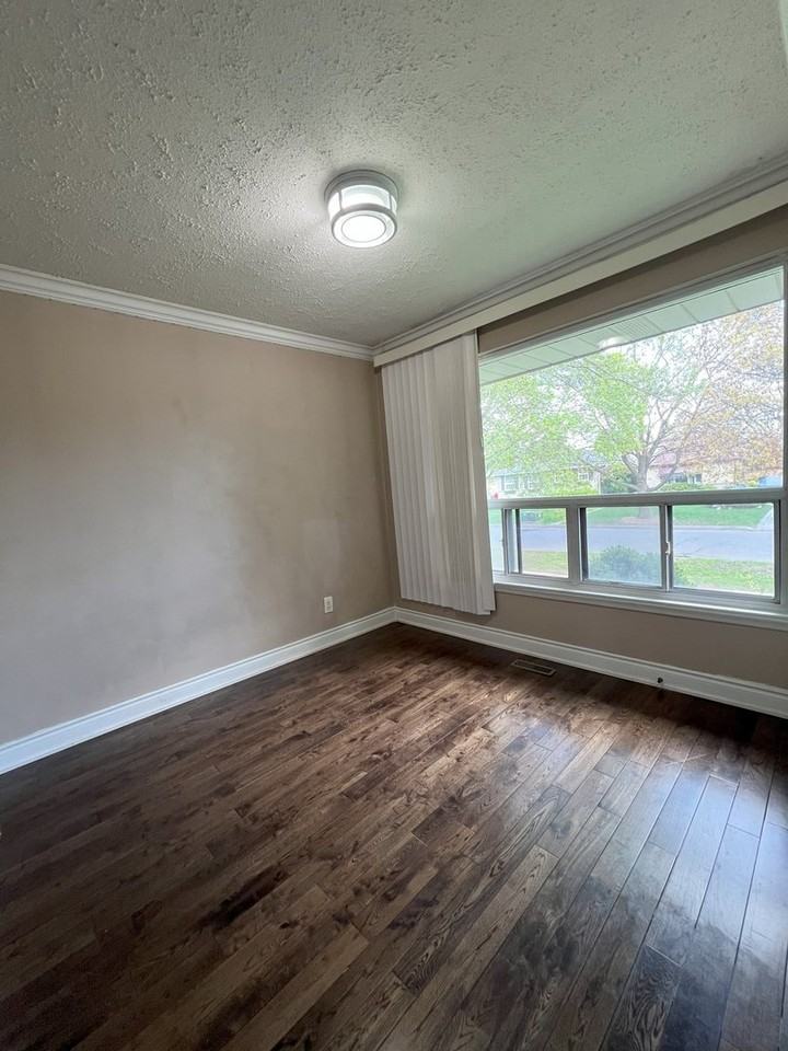 10 Burgby Avenue - Photo 4 of 15