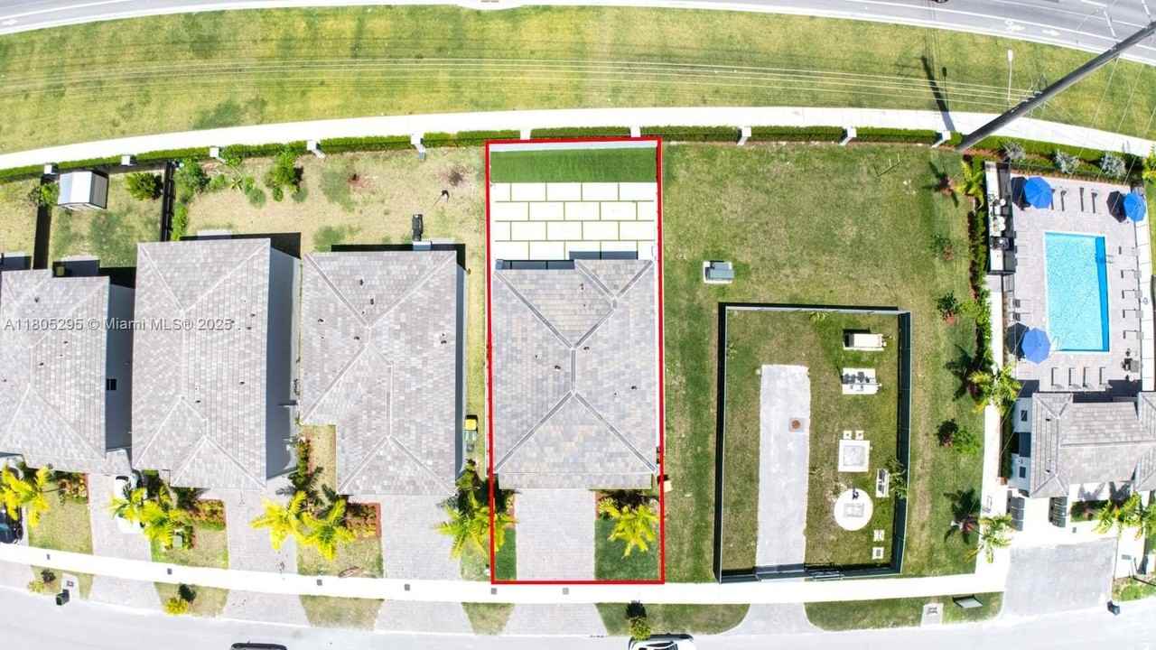 715 Se 17th Ave #0 - Photo 2 of 35