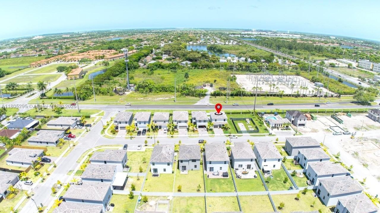 715 Se 17th Ave #0 - Photo 6 of 35