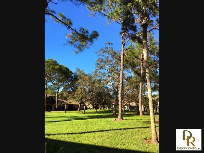 642 Woodridge Dr - Photo 2 of 18