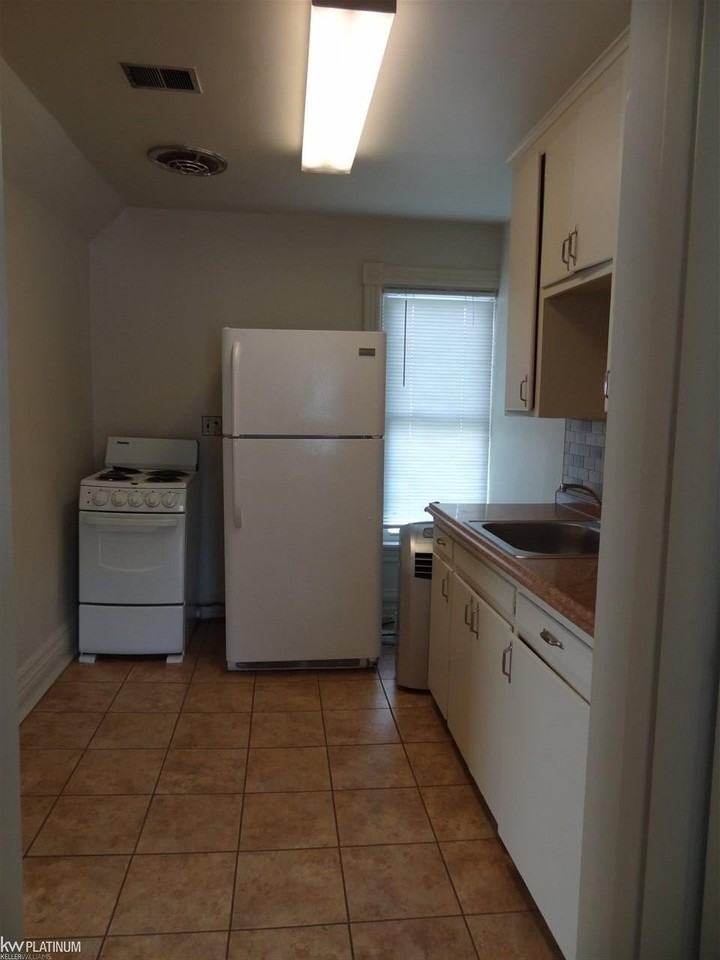 172 North Ave - Photo 3 of 9