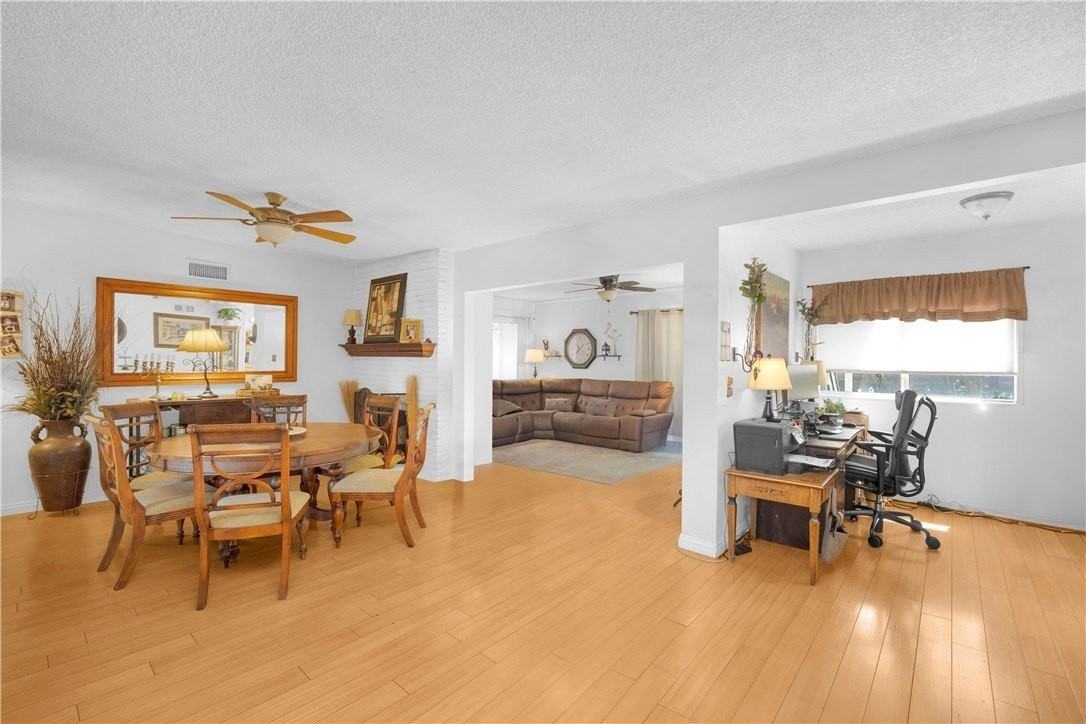 310 S Beachy Pl - Photo 5 of 17