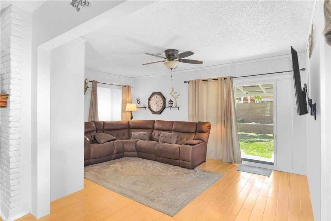 310 S Beachy Pl - Photo 7 of 17