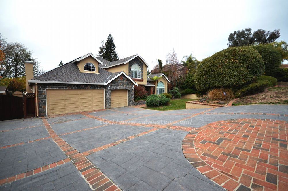 15890 Oakridge Rd - Photo 2 of 14