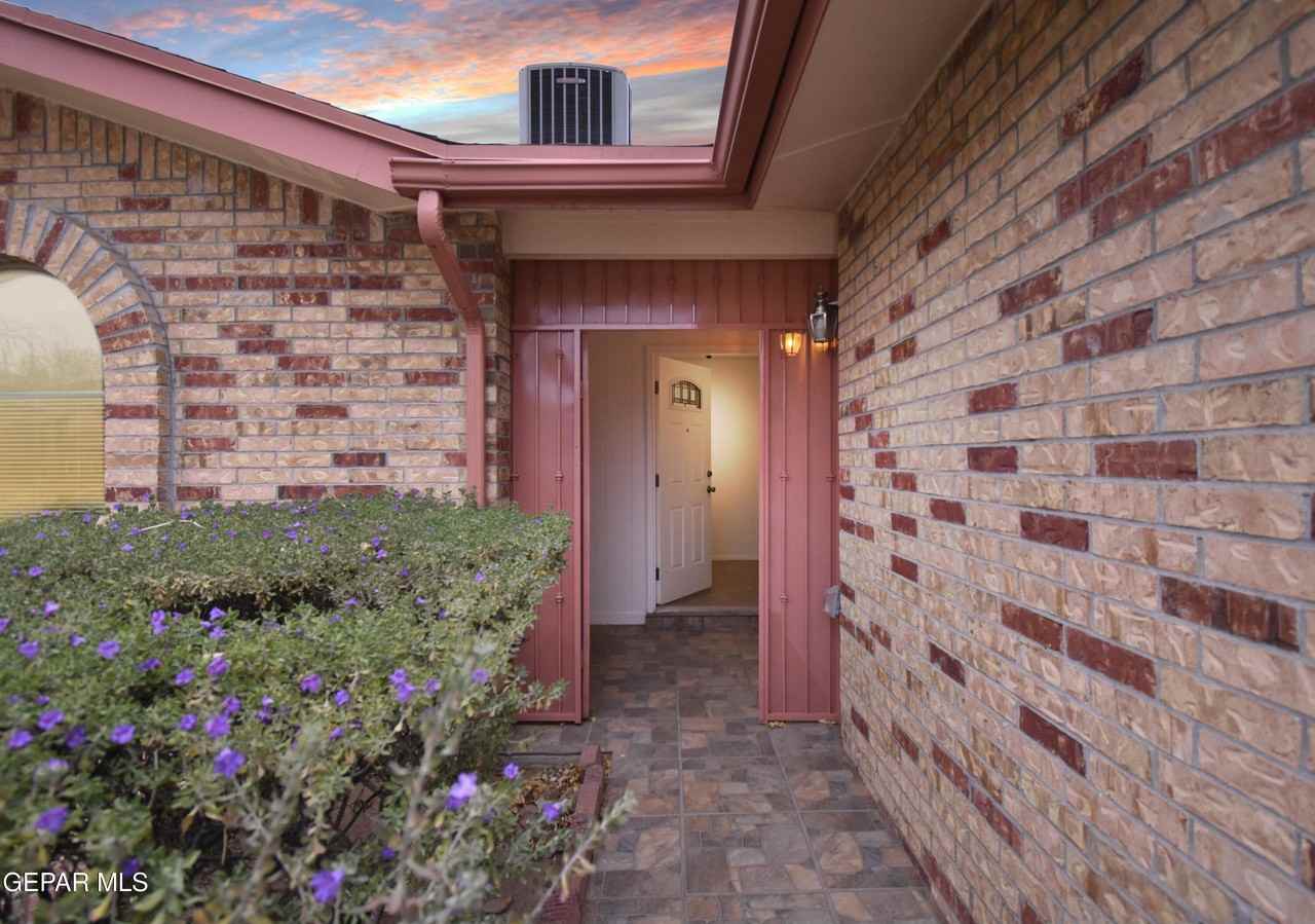 4529 Loma Grande Dr - Photo 5 of 36