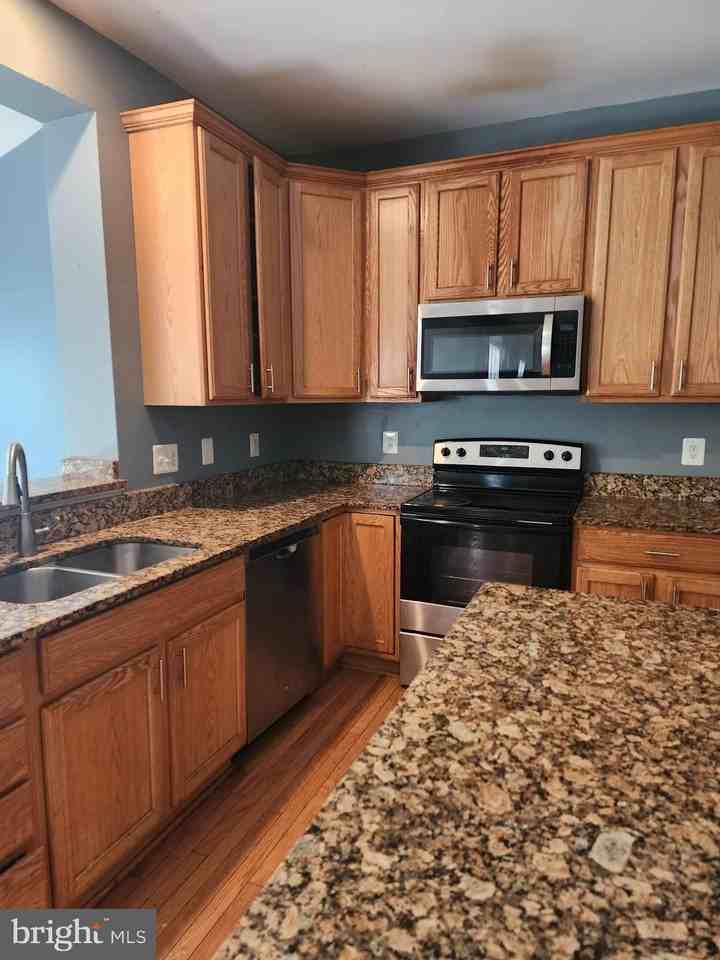 11361 Falling Creek Dr - Photo 2 of 33