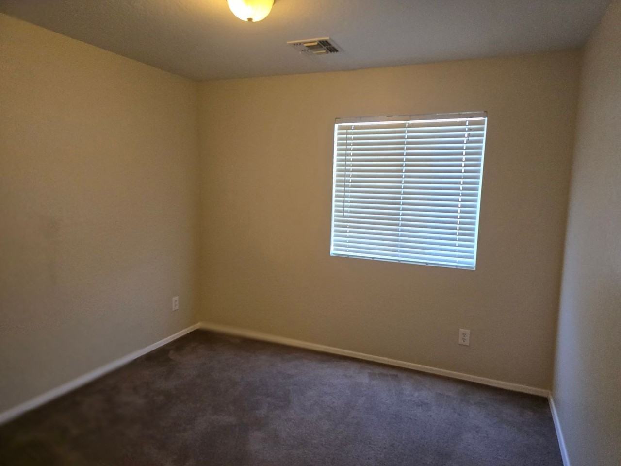 10739 W Coolidge St - Photo 2 of 16