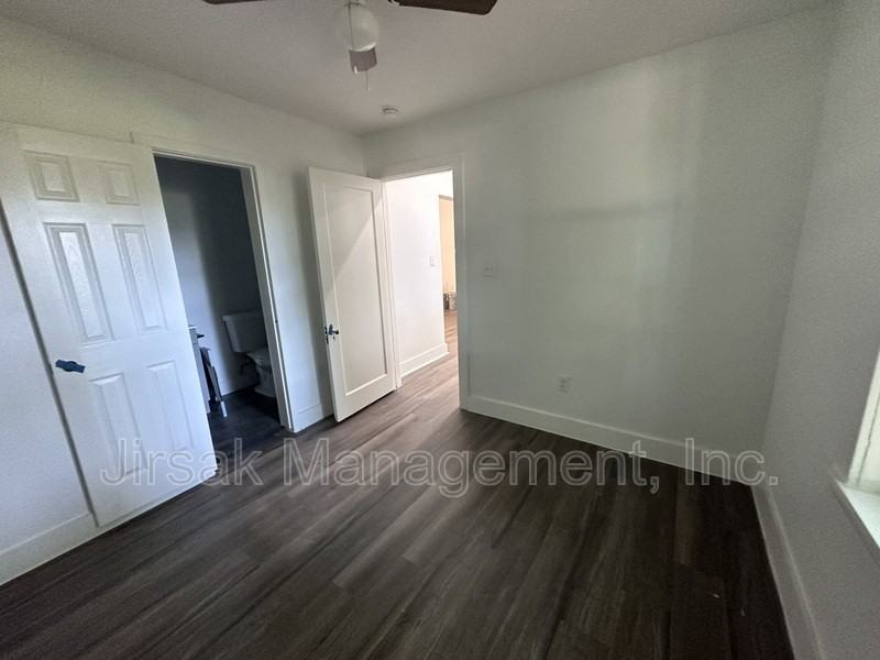 102 7th St Sw #3 - Photo 5 of 14