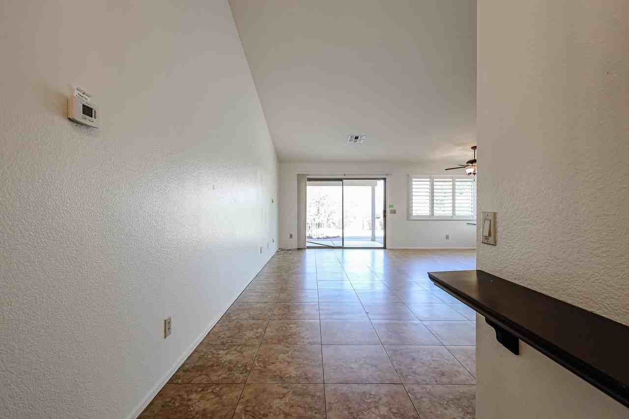 8918 E Indiana Ave - Photo 5 of 32