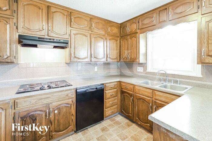 805 N Powahatan Dr - Photo 3 of 7