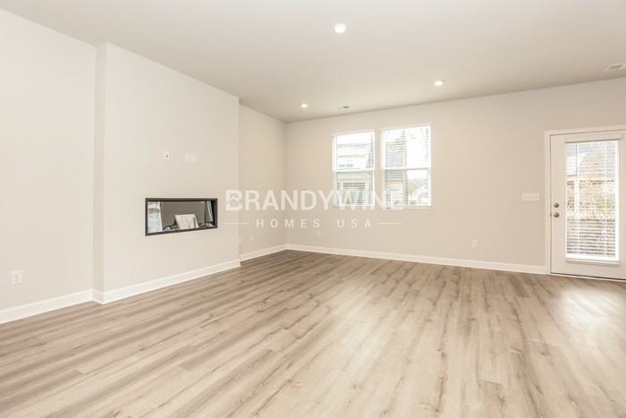 329 Dearborn Station Drive - Photo 3 of 19