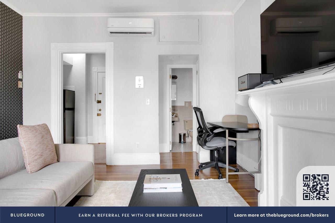 226 Newbury St #753 - Photo 4 of 20