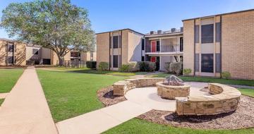 featured image of 4400 Paluxy Dr