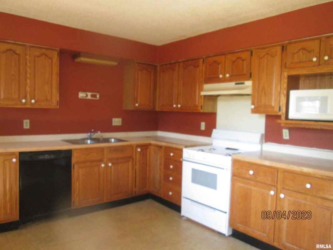 1706 Pike Rd - Photo 3 of 5