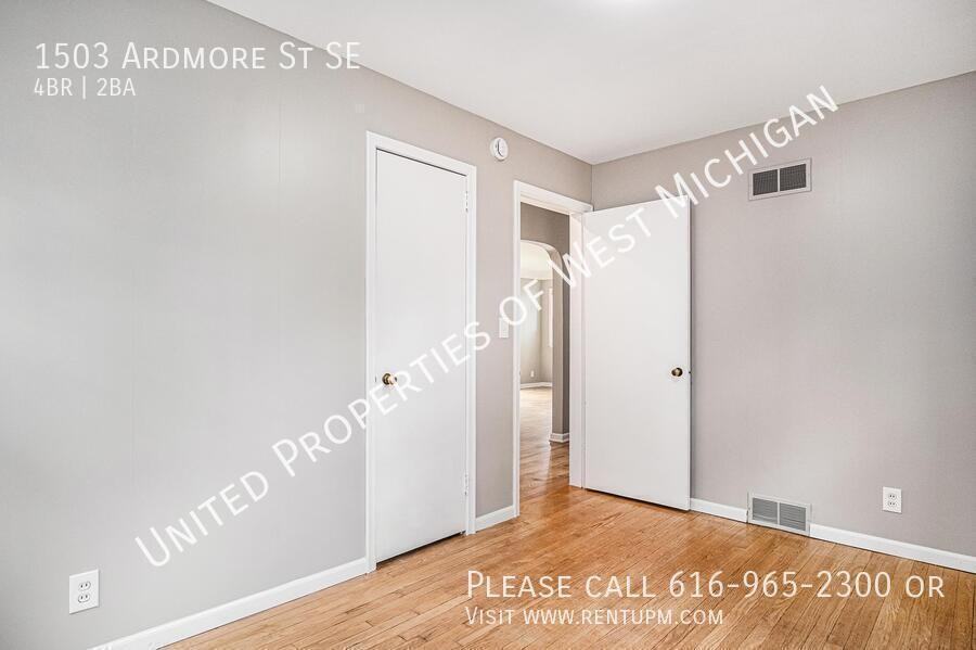 1503 Ardmore St Se - Photo 3 of 32
