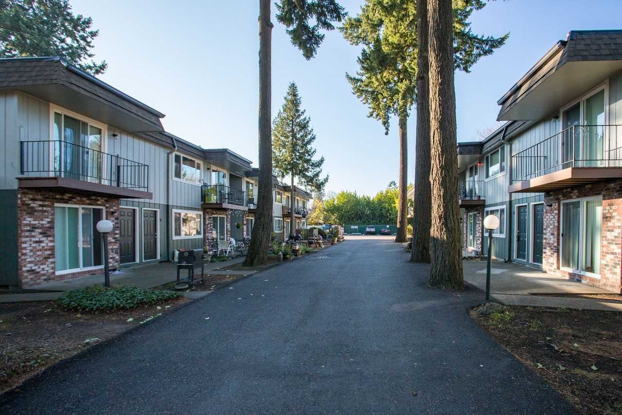 The Forest Retreat Apartments - Photo 3 of 20