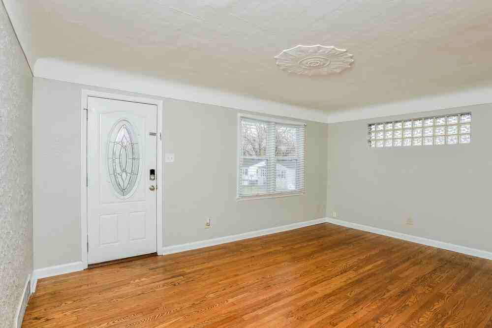 7520 Eunice Ave - Photo 5 of 17