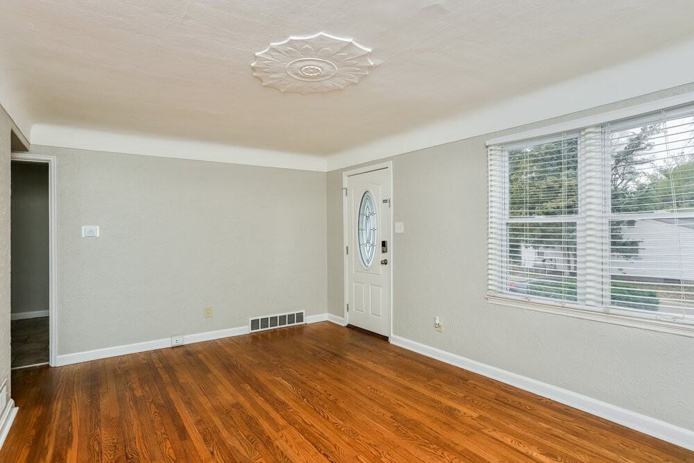 7520 Eunice Ave - Photo 6 of 17