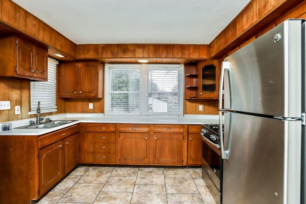 7520 Eunice Ave - Photo 7 of 17